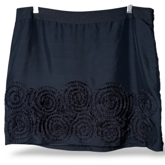 BANANA REPUBLIC 100% Silk Fully Lined Mini Skirt Floral Appliqués Side Zipper 14 - Picture 1 of 9